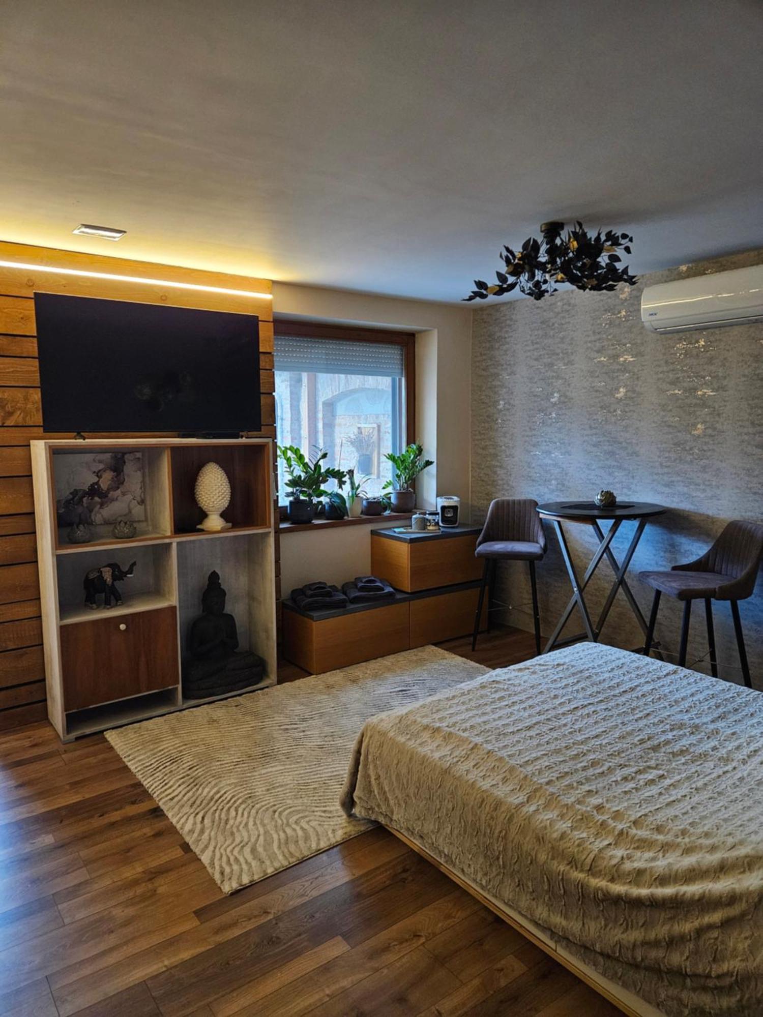 Toelgyes Apartmanhaz Szegedin Exterior foto