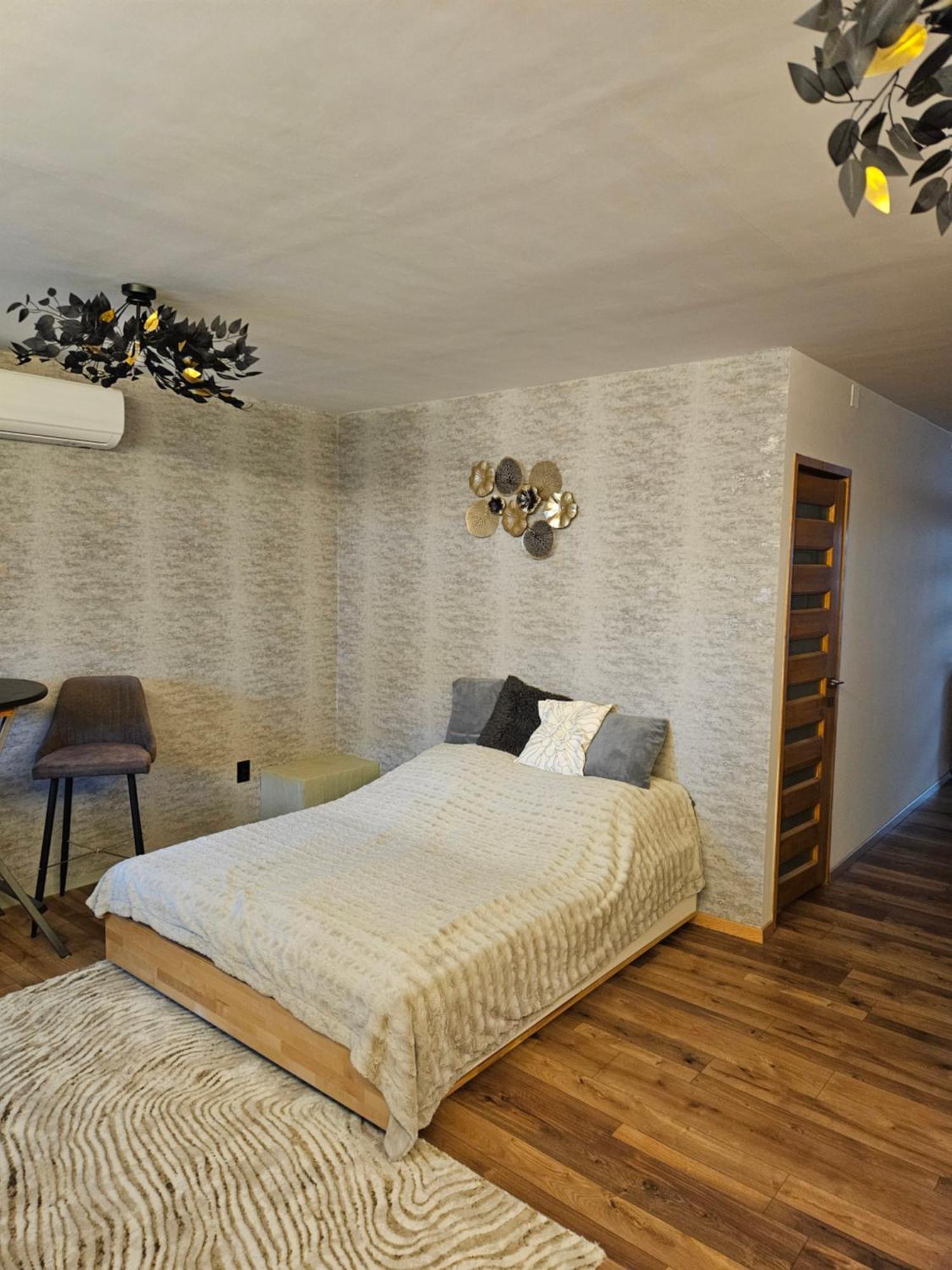 Toelgyes Apartmanhaz Szegedin Exterior foto