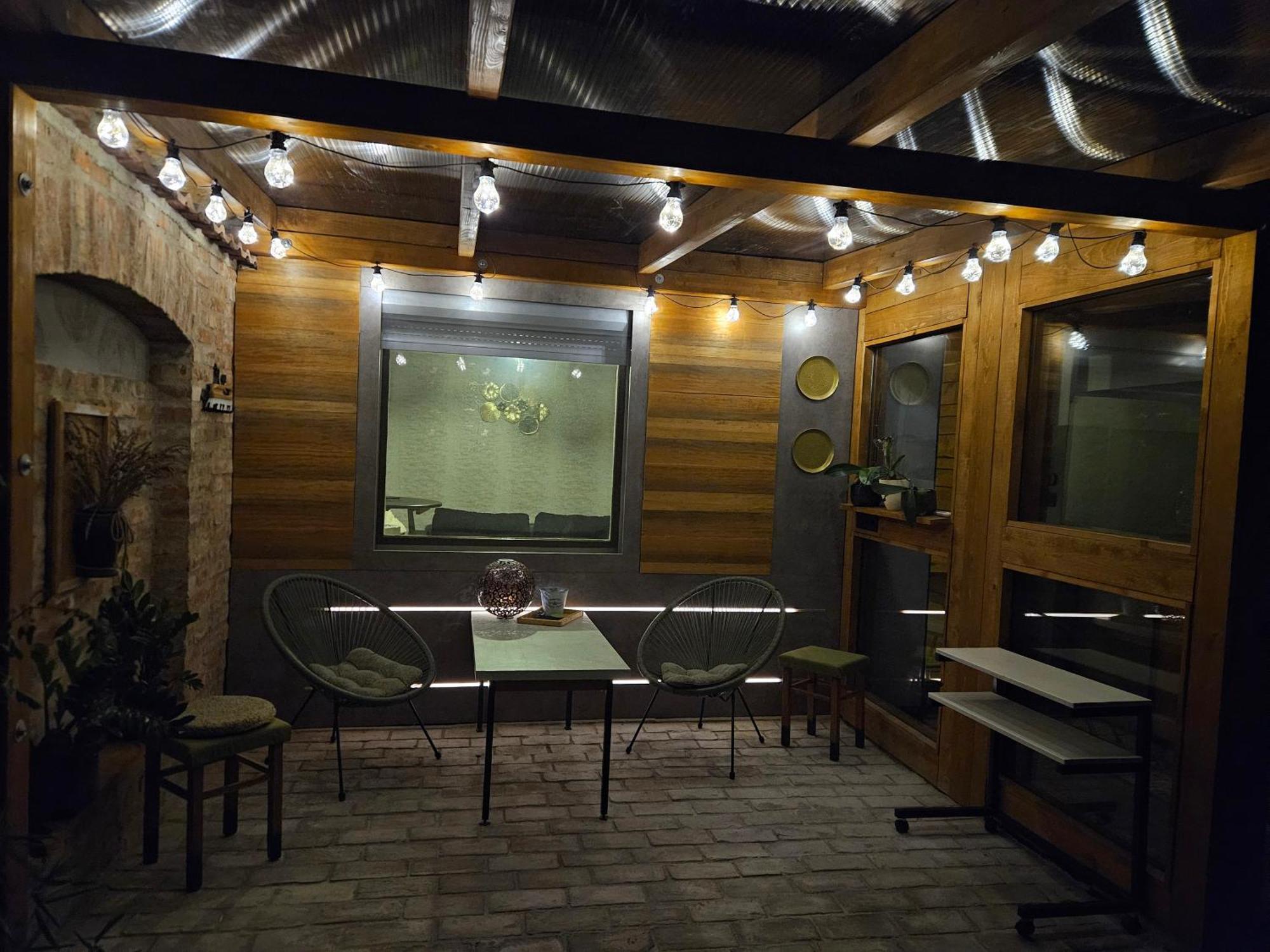 Toelgyes Apartmanhaz Szegedin Exterior foto