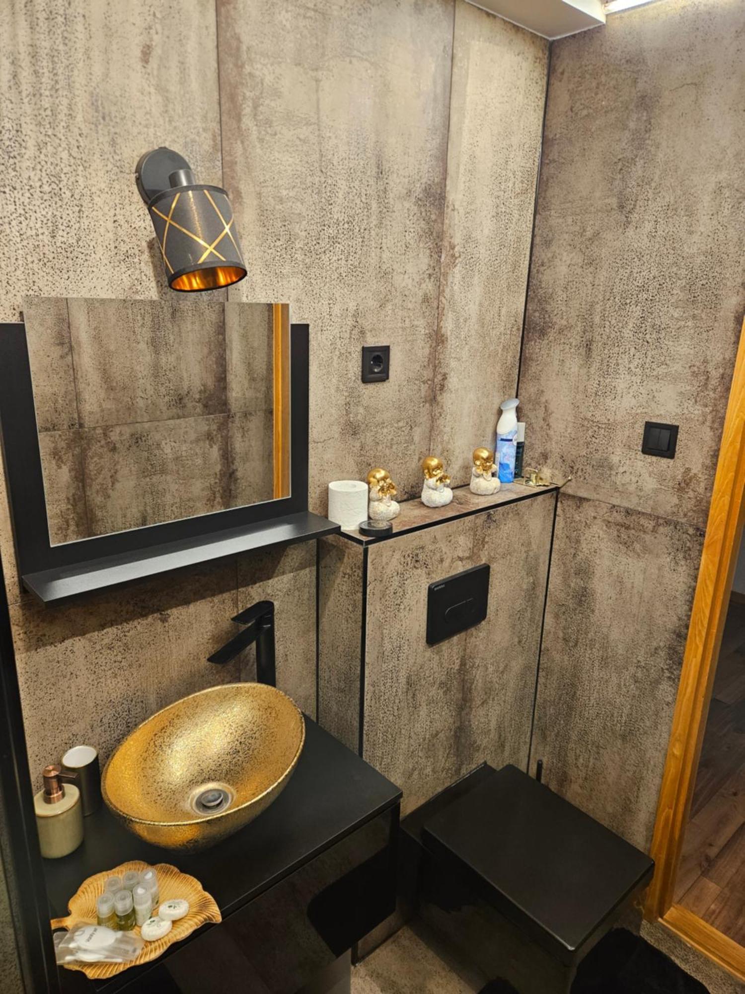 Toelgyes Apartmanhaz Szegedin Exterior foto
