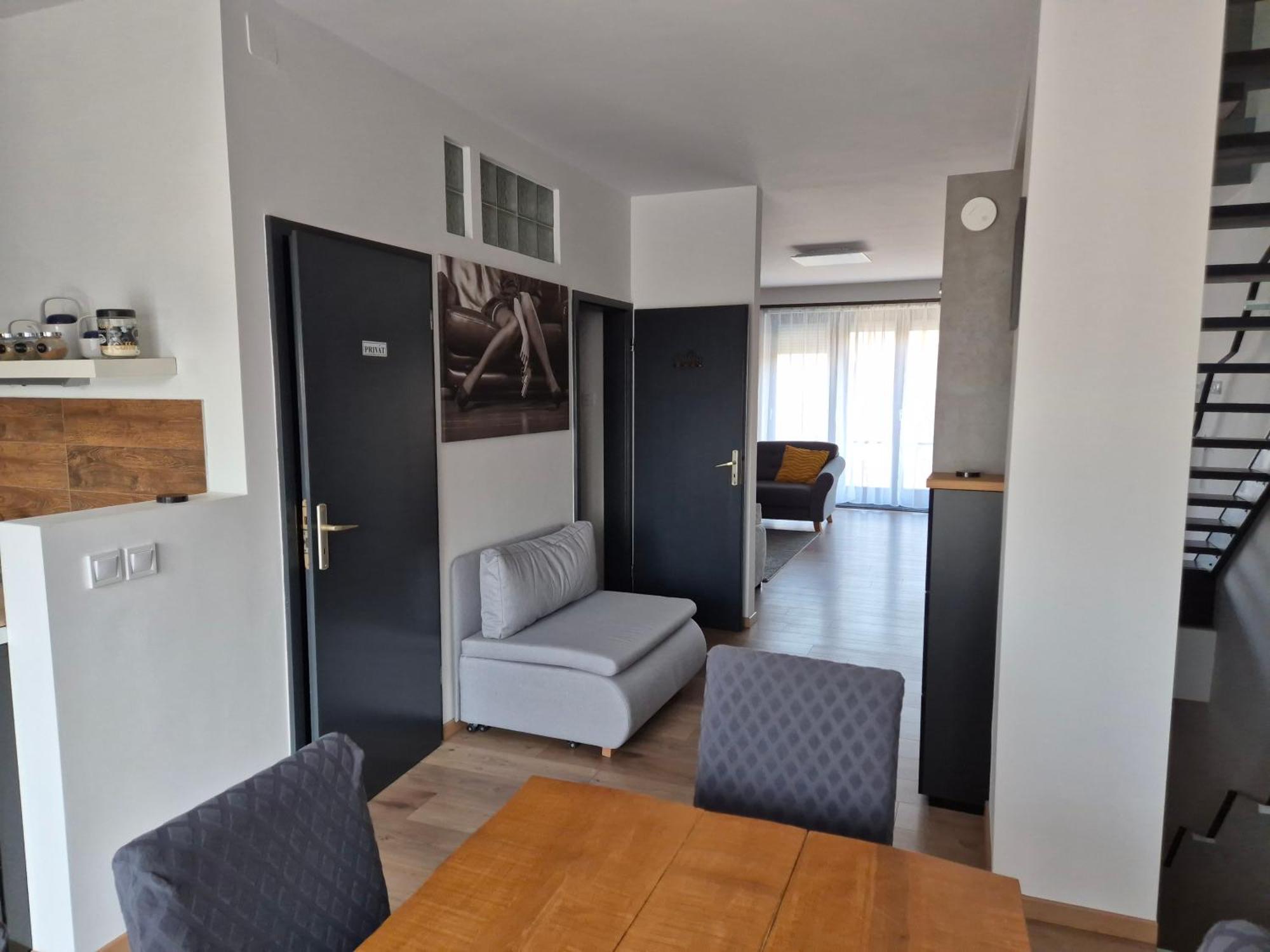 Toelgyes Apartmanhaz Szegedin Exterior foto